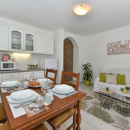Apartmani Miluska Sveti Filip i Jakov Extérieur photo